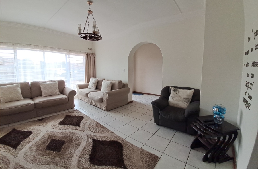3 Bedroom Property for Sale in Louwville Western Cape